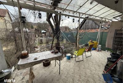 Casă cu 3 camere decomandat cu Teren 300 Mp în Central