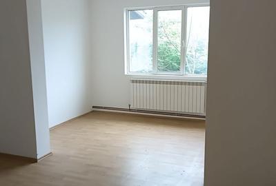 Casă cu 4 camere cu Teren 1000 Mp în Central - 4