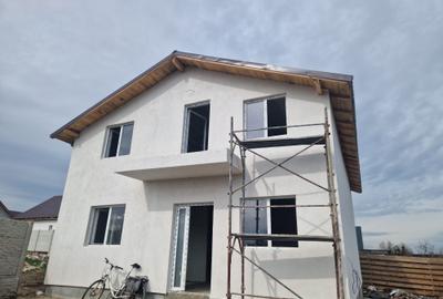 Casă cu 5 camere cu Teren 222 Mp în Lumina - 2