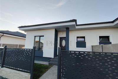 Duplex cu 3 camere cu Canalizare în Moșnița Nouă - 1