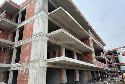 Apartament cu 4 camere semidecomandat în Theodor Pallady