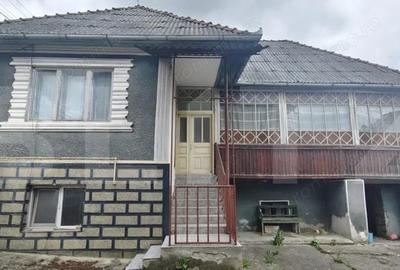 Casă cu 3 camere cu Teren 585 Mp în Central