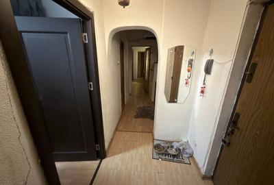 Apartament cu 3 camere semidecomandat în Lujerului