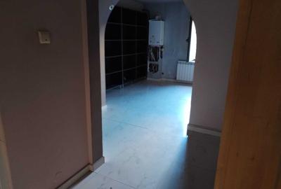 Apartament cu 3 camere decomandat în Central - 2