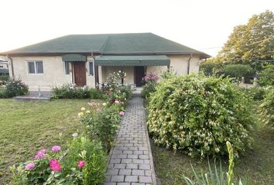 Casă cu 4 camere în Central - 1