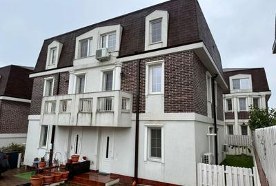 Duplex cu 5 camere cu Canalizare în Copou - 1