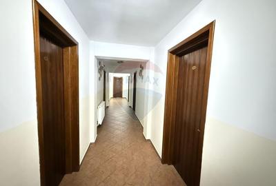 Pensiune cu 14 camere de vânzare Bucovina lângă pârtia Pojorata Malini - 14