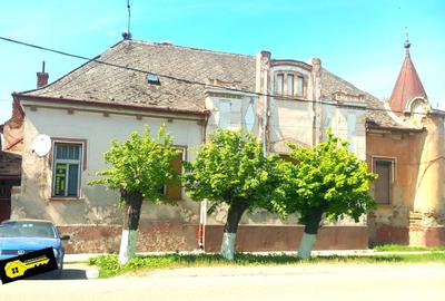Casă cu 4 camere cu Teren 720 Mp în Central