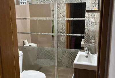 Apartament cu 3 camere decomandat în 1 Decembrie