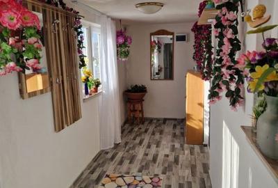 Casă cu 2 camere cu Teren 1686 Mp în Găvănești - 1