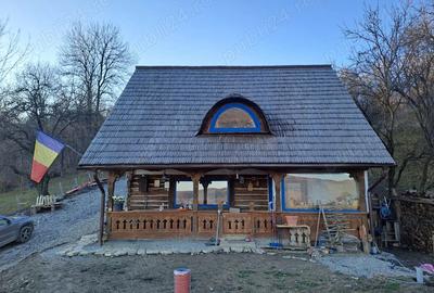 Vand mini complex tradi?ional: o casa maramure?eana, o casu?a de hobbit ?i doua case bucovinene - 1