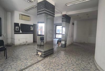 Birou, de 180 mp, în P-ța Universității