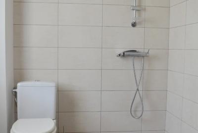 Casa de vis ecologică din materiale naturale în Polonița, cu livadă