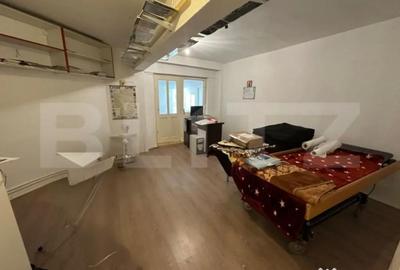 Spațiu comercial, de 102 mp, în Central - 4