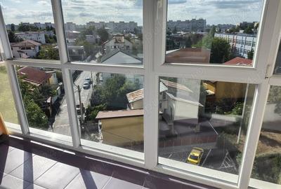 Apartament cu 3 camere semidecomandat în Berceni - 1