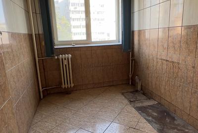 Metrou Basarab - bloc stradal Sos Nicolae Titulescu - 9