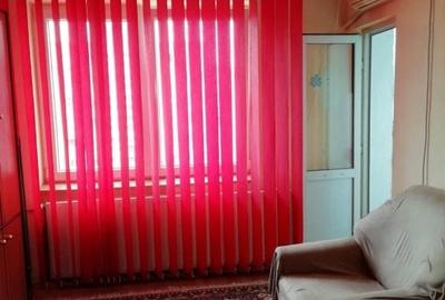 Apartament cu 2 camere semidecomandat, mobilat în Rahova