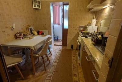 Apartament cu 3 camere decomandat, zona Alexandru cel Bun - 2