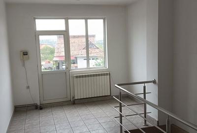 Casă cu 4 camere cu Teren 1000 Mp în Central - 8