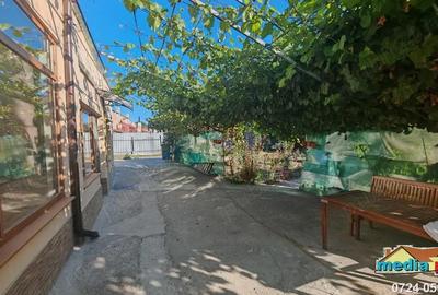 Casa cu curte de inchiriat pe termen lung Pia?a Centrala, ideala ?i pentru birouri - 1