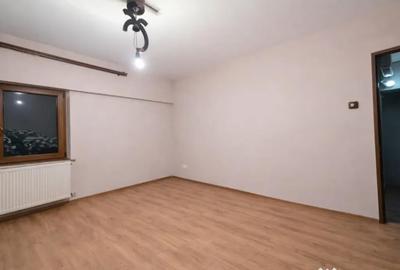 Apartament cu 4 camere decomandat în Calea București - 2