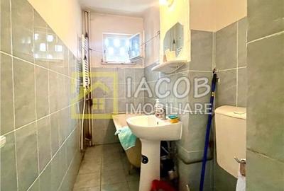 Apartament cu 3 camere semidecomandat în 9 Mai - 7