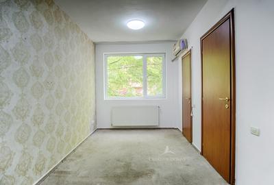 Casă individuală cu 10 camere cu Teren 280 Mp în P-ța Muncii - 11