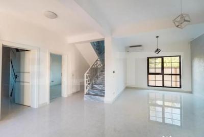 Casă cu 5 camere cu Teren 150 Mp în Central - 11
