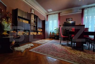 Apartament cu 4 camere decomandat în P-ța Maria