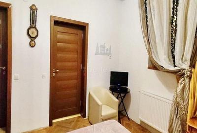 Zona Afi Mall Curte - 1