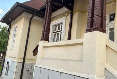 Casă cu 5 camere cu Teren 402 Mp în Central - 2