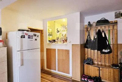 Apartament cu 3 camere decomandat, mobilat în Central