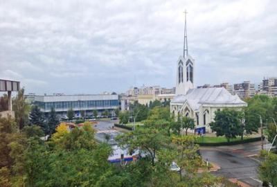 Apartament cu 4 camere decomandat în Central