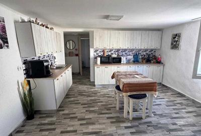 Casă cu 3 camere în Central