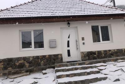 Casă cu Teren 200 Mp în Central - 1