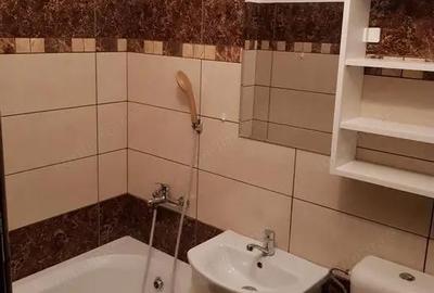 Garsonieră decomandată în Romană