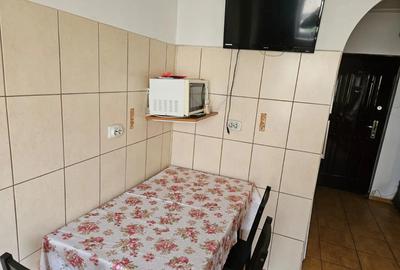 Apartament cu 2 camere nedecomandat în Rahova