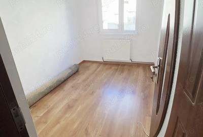 Vand apartament cu 3 camere semidecomandat ,etaj 1 - 2