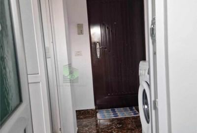 Garsoniera Tractorul renovata mobilata 320 Euro - 1