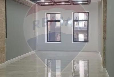 Spațiu comercial, de 230 mp, în Central - 11