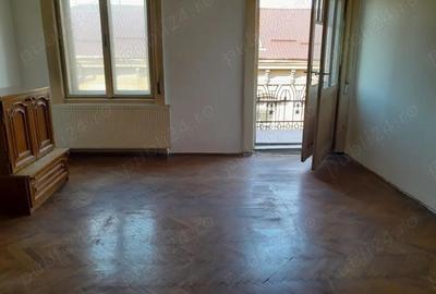 Vand apartament cu 4 camere in zona Pia?a Maria - 3