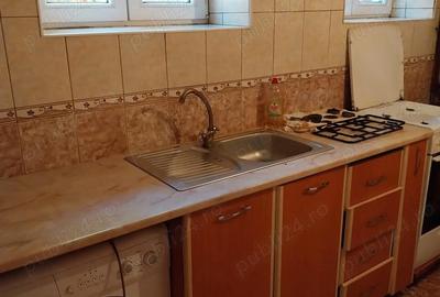 Casă cu 3 camere cu Teren 220 Mp în P-ța Universității - 6