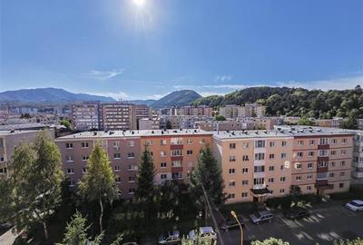Vanzare apartament 3 camere,zona Judetean, etaj intermediar