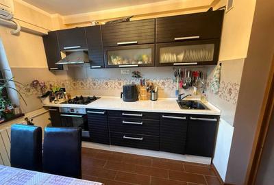 Apartament cu 3 camere decomandat în Runcu - 1