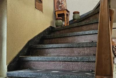 Casă cu 4 camere în Central - 1