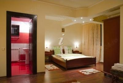 Casă cu 6 camere cu Teren 1500 Mp în Moieciu - 3