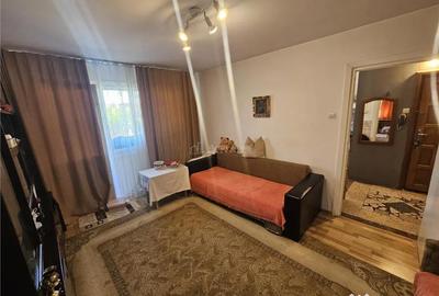 Apartament cu 2 camere semidecomandat în Micro I - 8