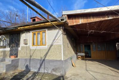 Casă cu 4 camere cu Teren 600 Mp în Central - 1