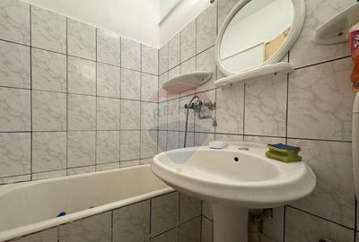 Ap. cu 3 camere, et.4, str. Feleac 1A - 8
