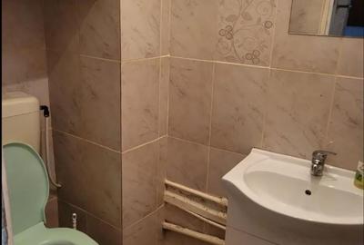 Apartament cu 3 camere semidecomandat în Rahova - 2